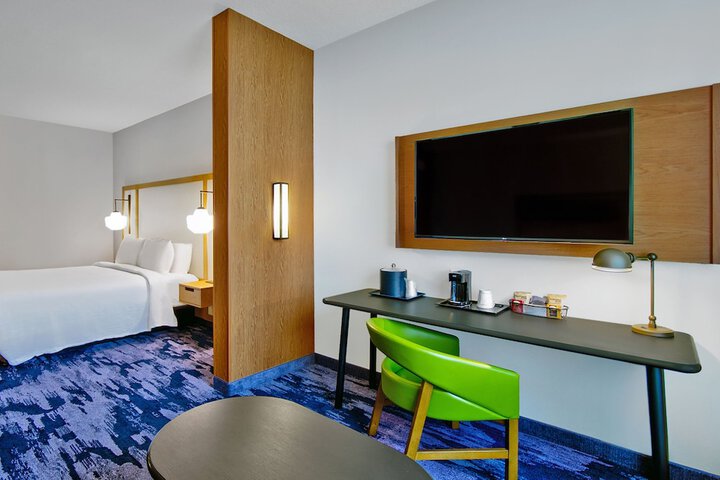 1 King Bed Accessible (5 of 7)