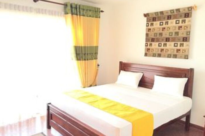 Room 12 of 25