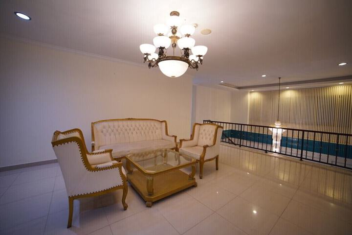 Room 16 of 33
