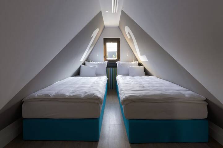 Room 4 of 49