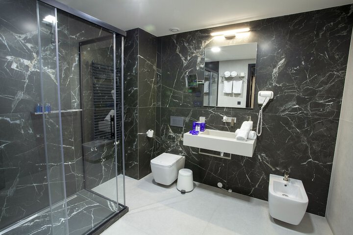Room 30 of 46