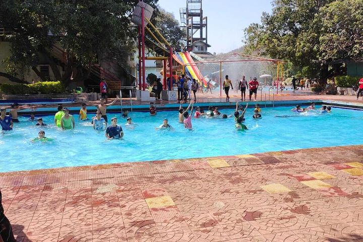 Pool 6 of 18