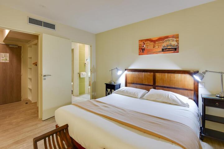 Room 30 of 96