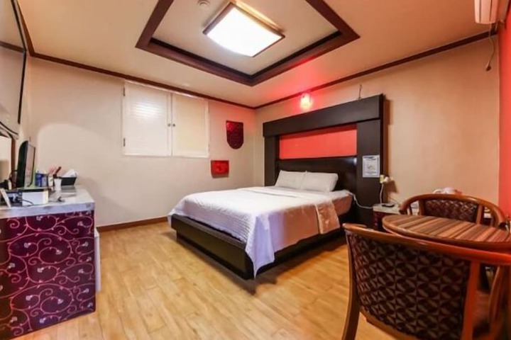 Room 11 of 47