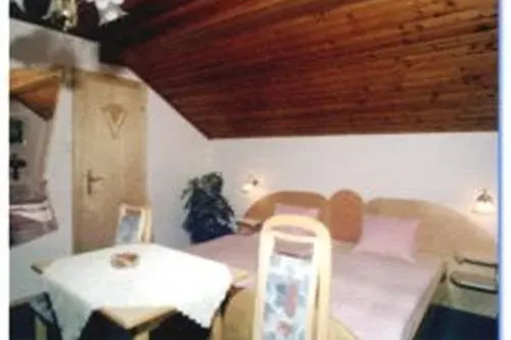 Room 5 of 13