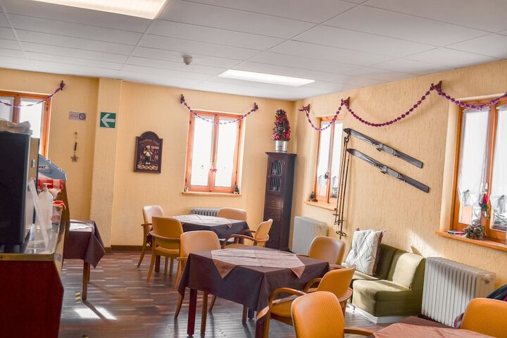 Lounge 78 of 94