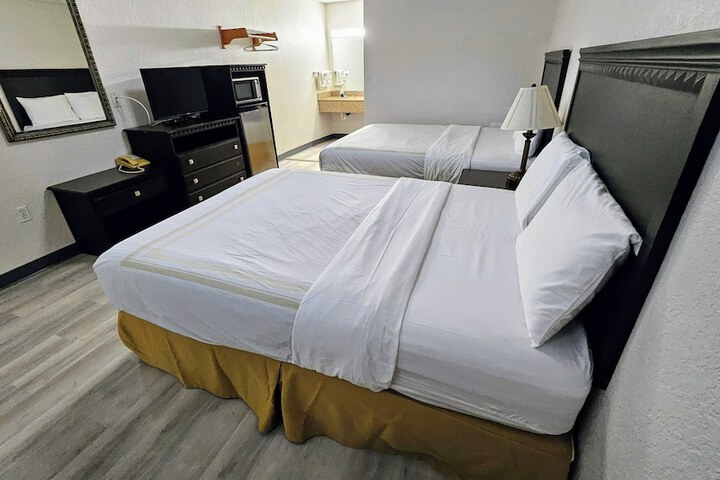 Room 4 of 11