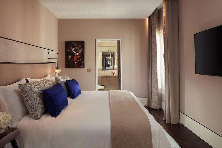 Room 43 of 150