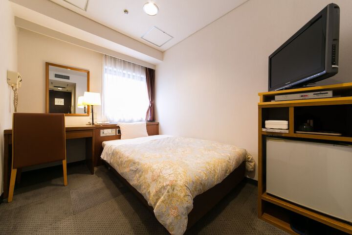 Room 9 of 37