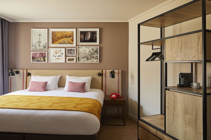 Room 6 of 48