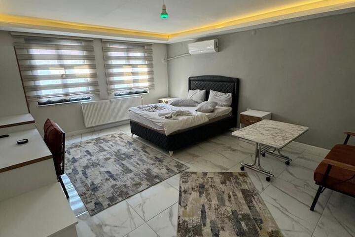 Room 7 of 9