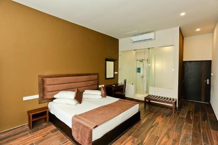 Room 8 of 43