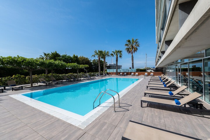 Hotel Pool