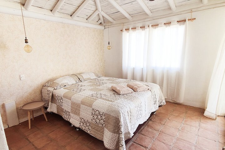 Room 6 of 48