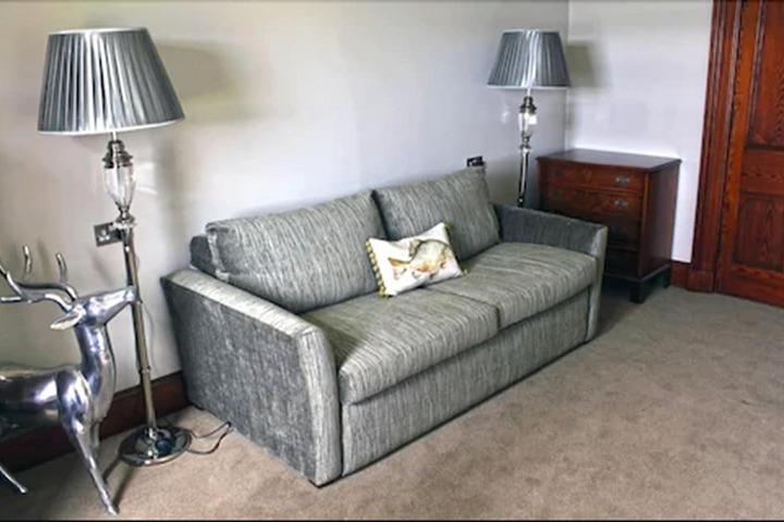 Room 47 of 102