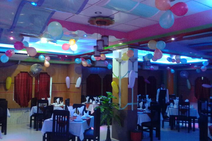 Dining 9 of 14