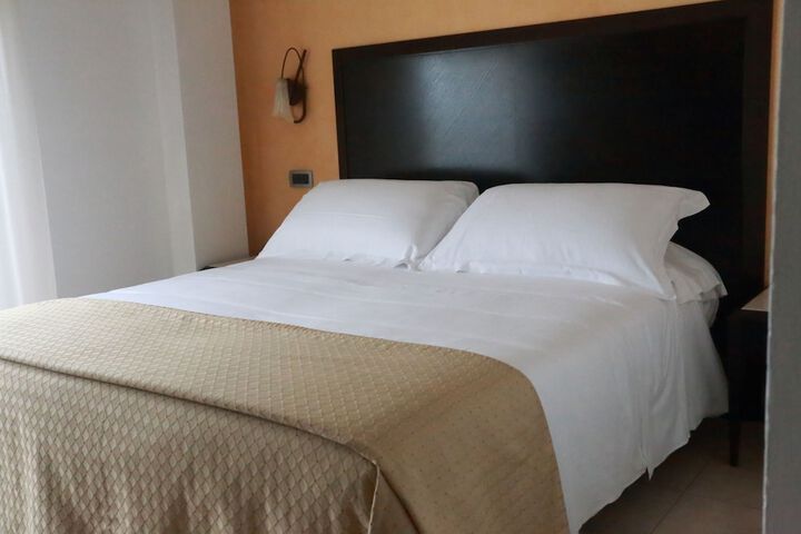 Room 17 of 48