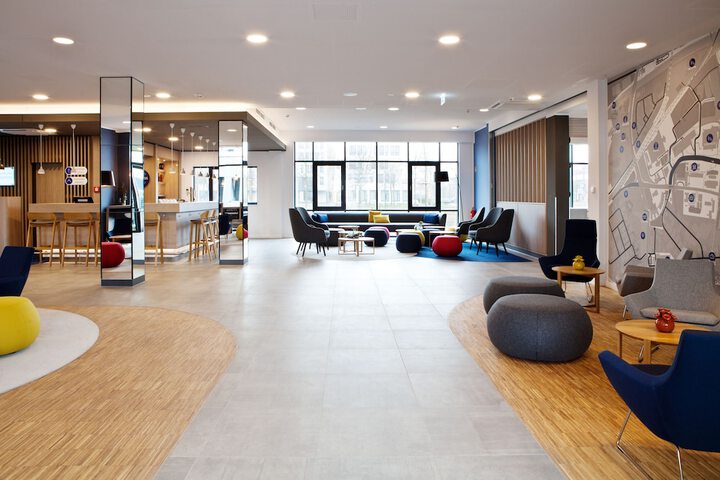 Lobby lounge