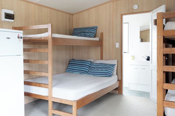 Room 6 of 33