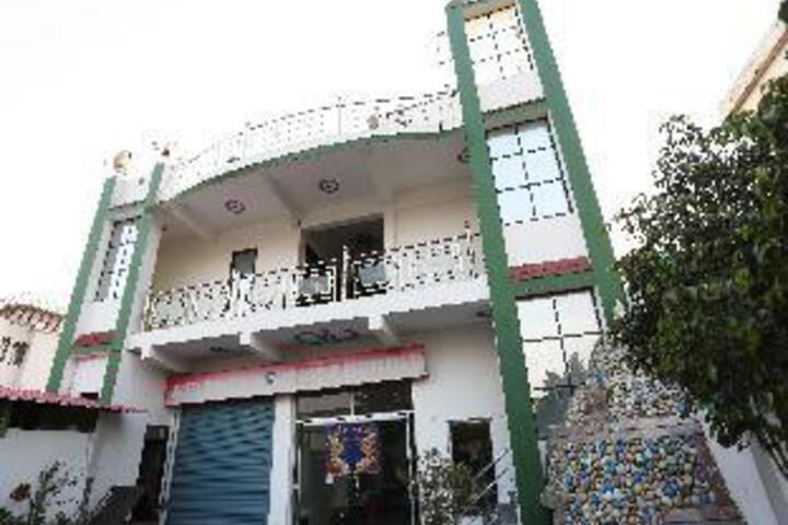 OYO Flagship 40783 Hotel Blue Star