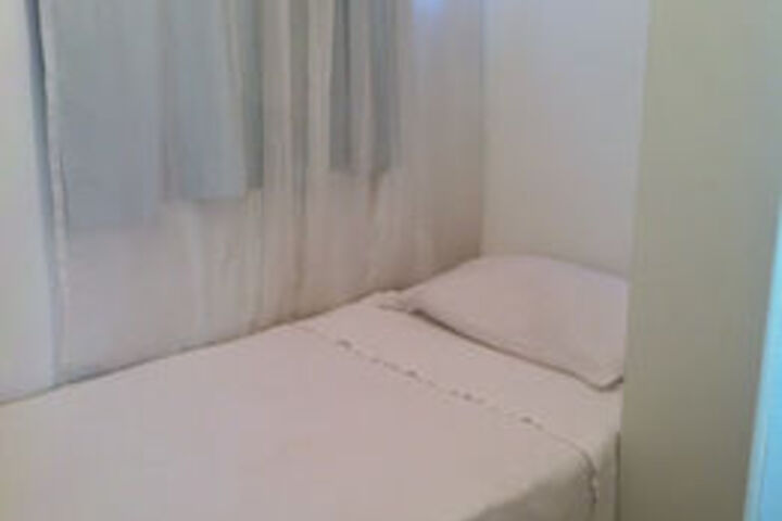 Room 11 of 18