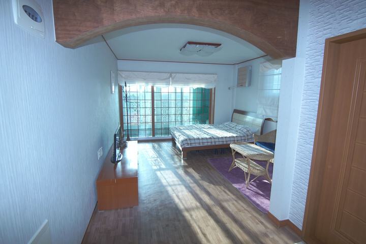 Room 8 of 34