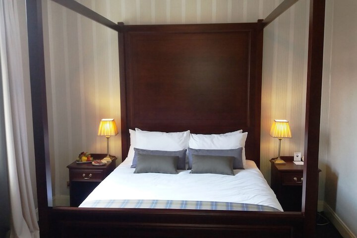 Room 31 of 144