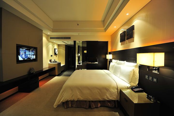 Room 10 of 92