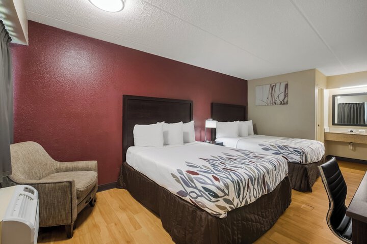 Deluxe 2 Queen Beds (1 of 8)