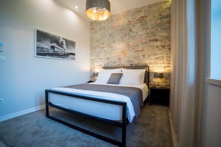 Room 21 of 229