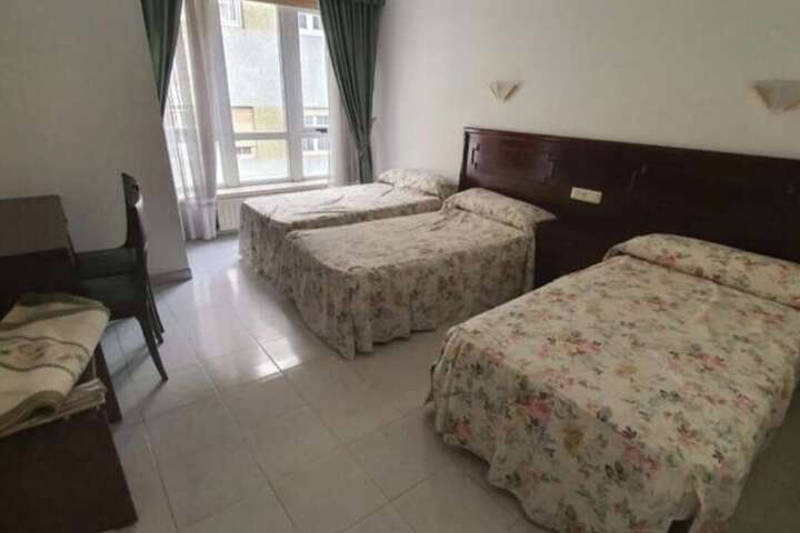 Room 4 of 10