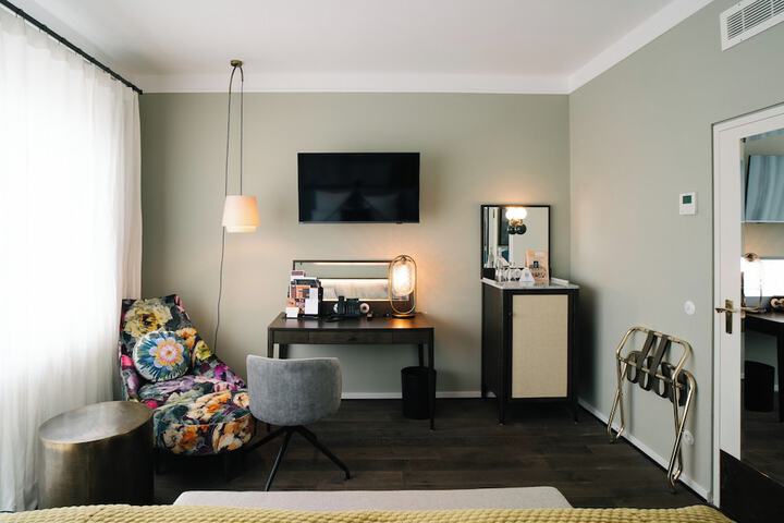 Room 47 of 120