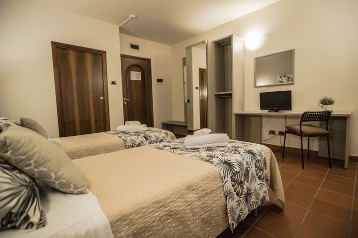 Room 16 of 32