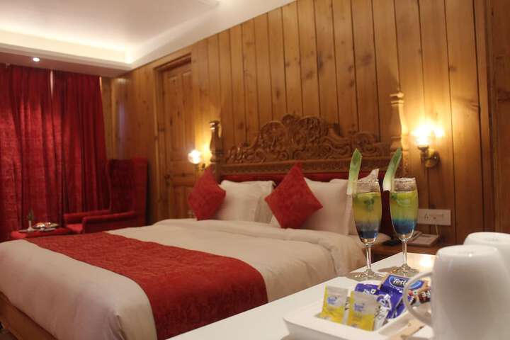 Room 8 of 40