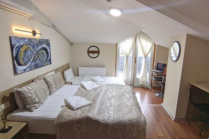 Room 8 of 48