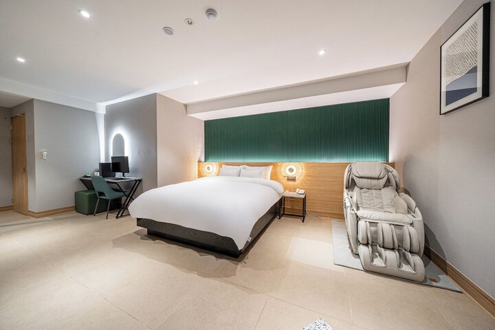 TheWall Hotel