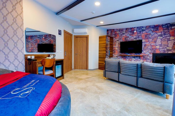 Room 16 of 84