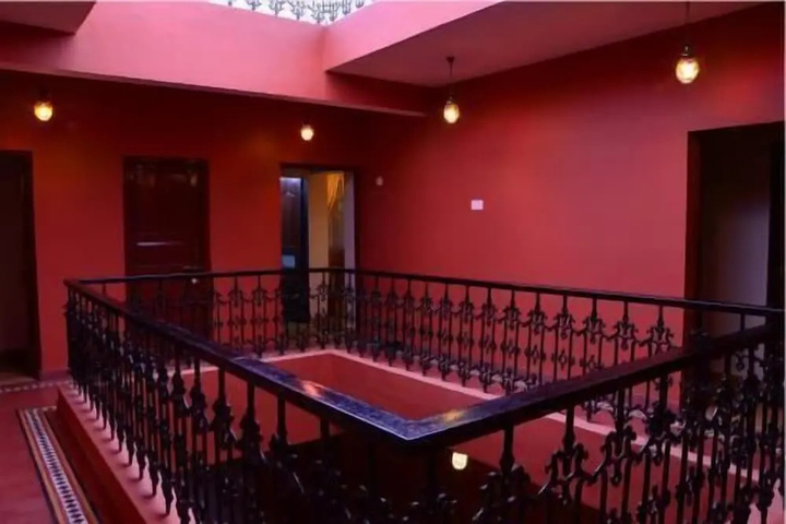 Room 10 of 18