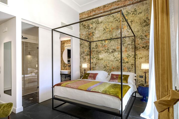 Room 42 of 83