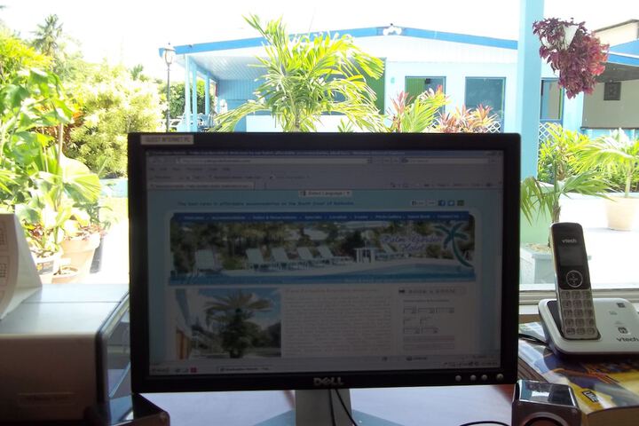 Check-in/check-out kiosk