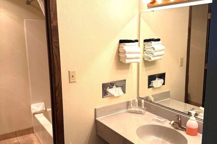 Room 143 of 202