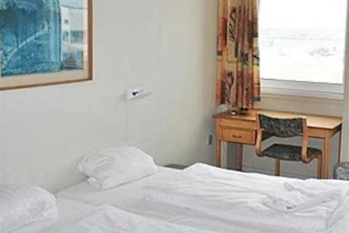 Room 6 of 7