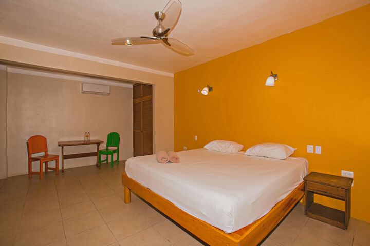 Room 6 of 28