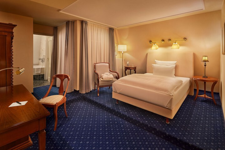 Room 21 of 114