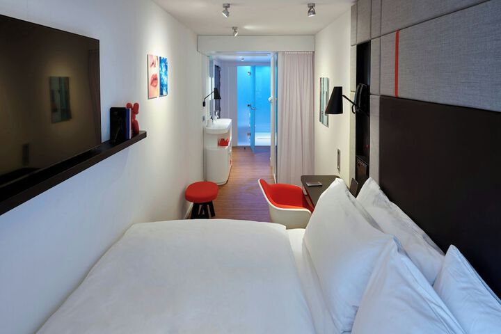 Room 19 of 59