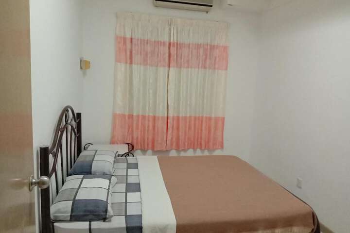 Room 7 of 27