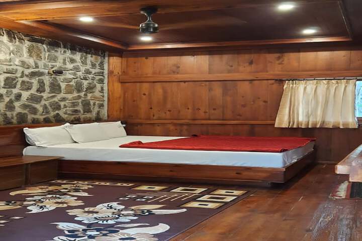Room 10 of 43