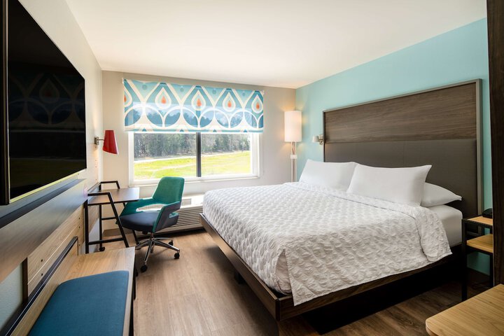 1 King Bed (4 of 14)