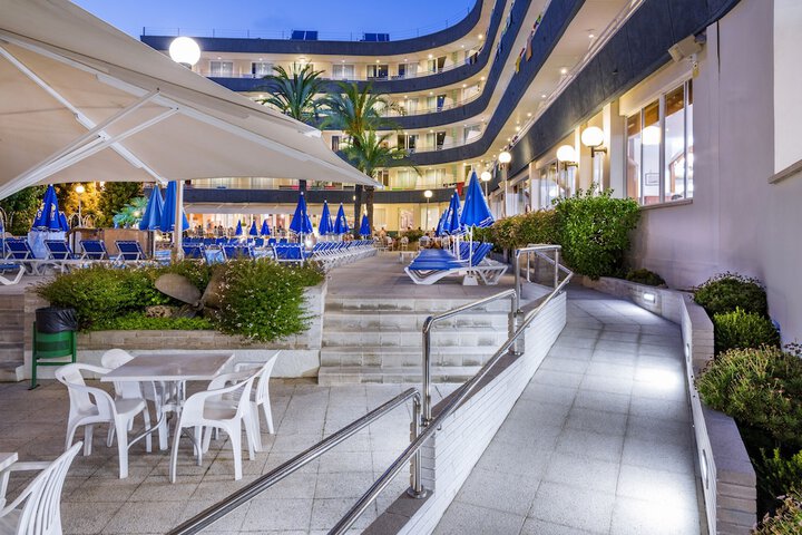Pools & Facilities