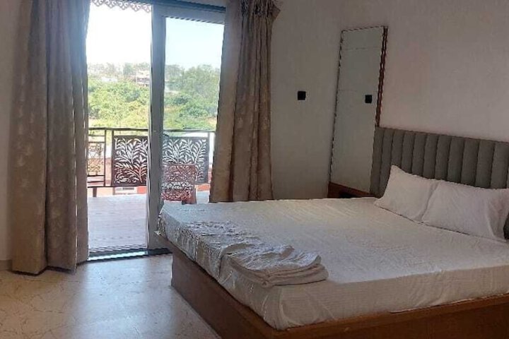 Room 4 of 14